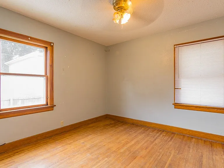 220 W Madison St — Photo 9