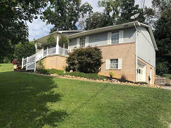 3rd image of 207 Dogwood Dr