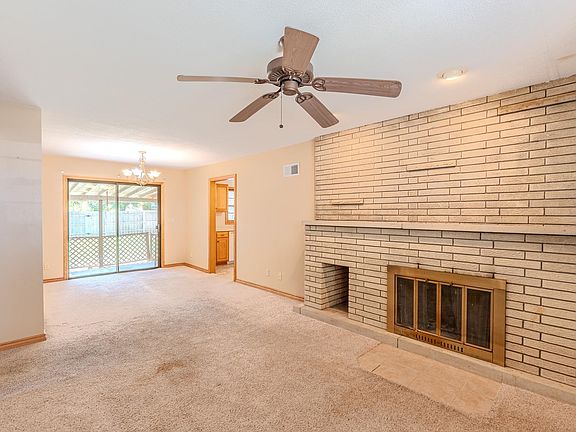 4th image of 917 W Grand Ave