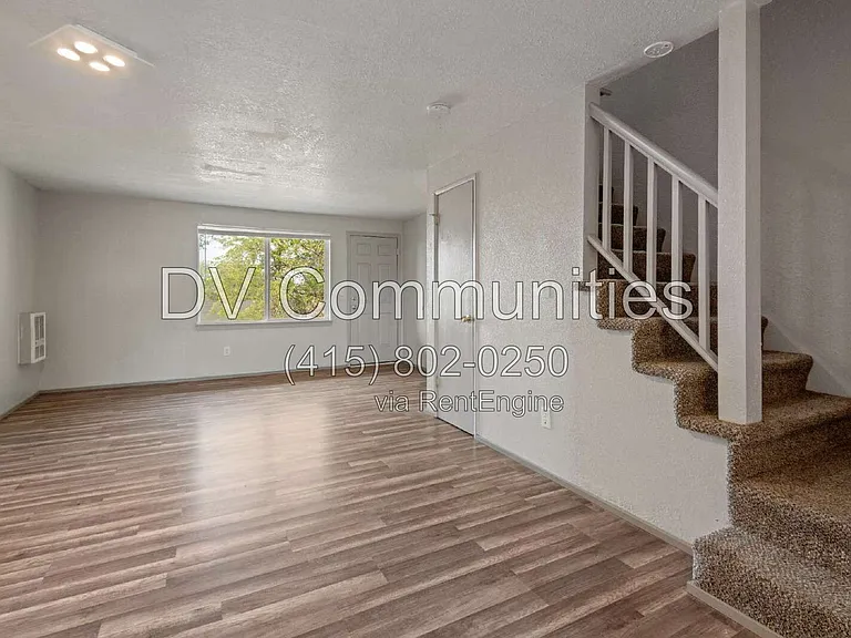 389 NE 10th St #22 — Photo 2