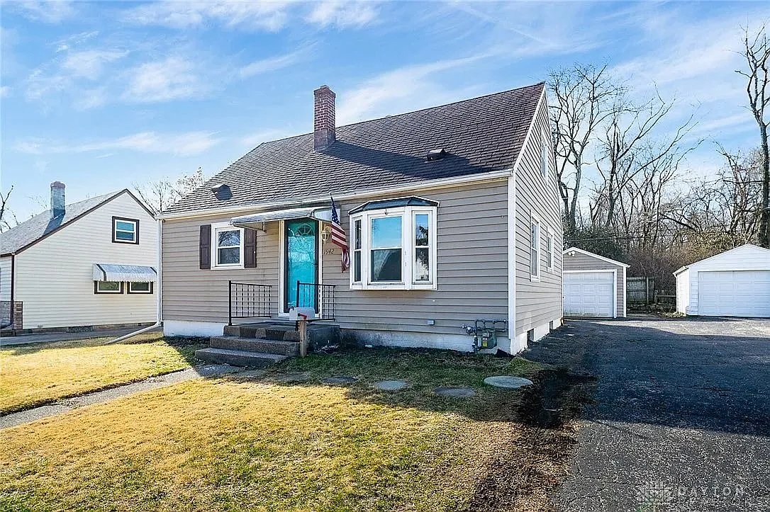 3 bed, 1.0 bath, 1015 sqft, $1,297 — Photo 3