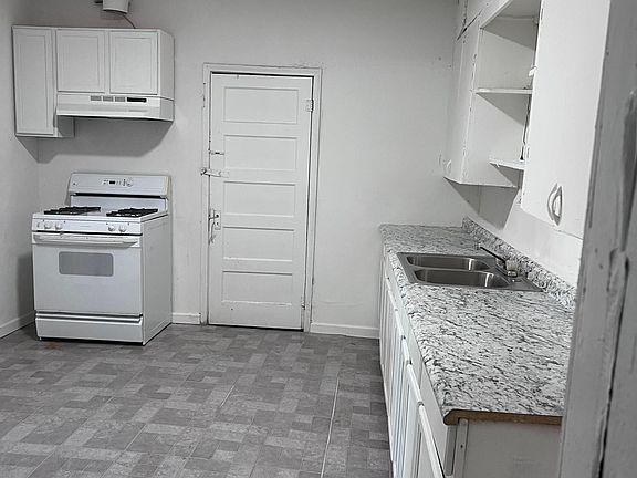 3rd image of 2504 Chihuahua St
