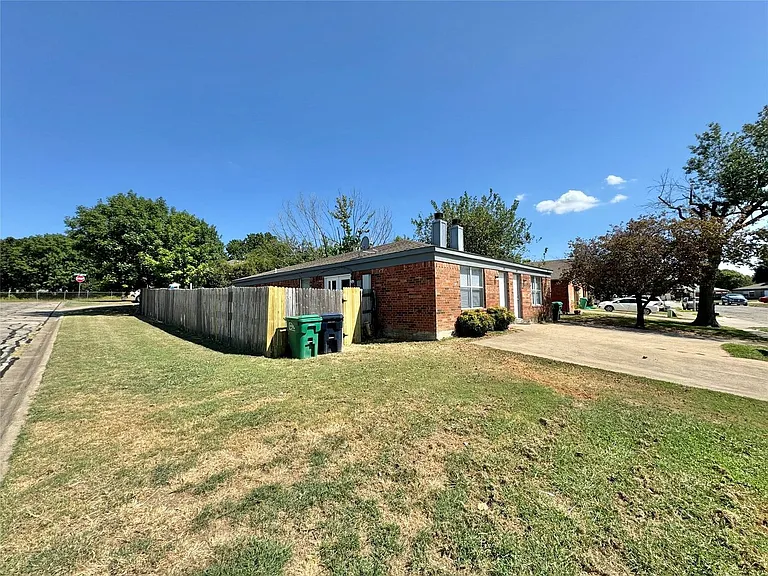 305 Casie Ct — Photo 23