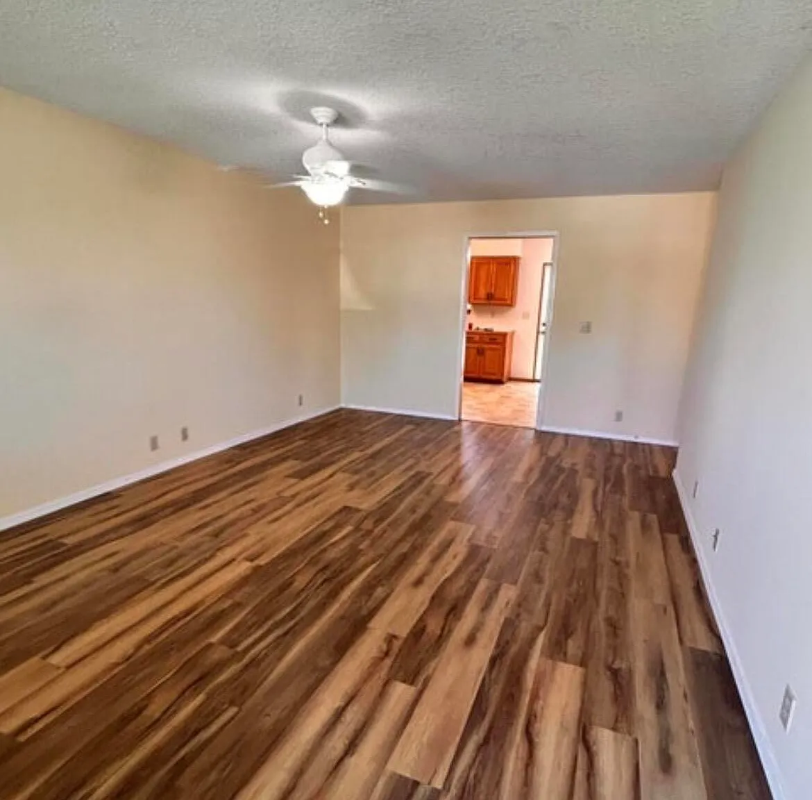 2 bed, 1.0 bath, 1146 sqft, $1,000 — Photo 2