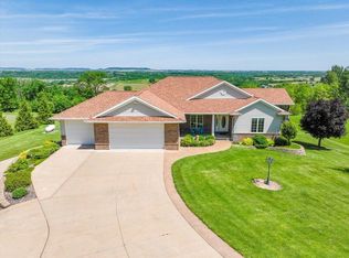 15442 Stacie Ct, Dubuque, IA 52002