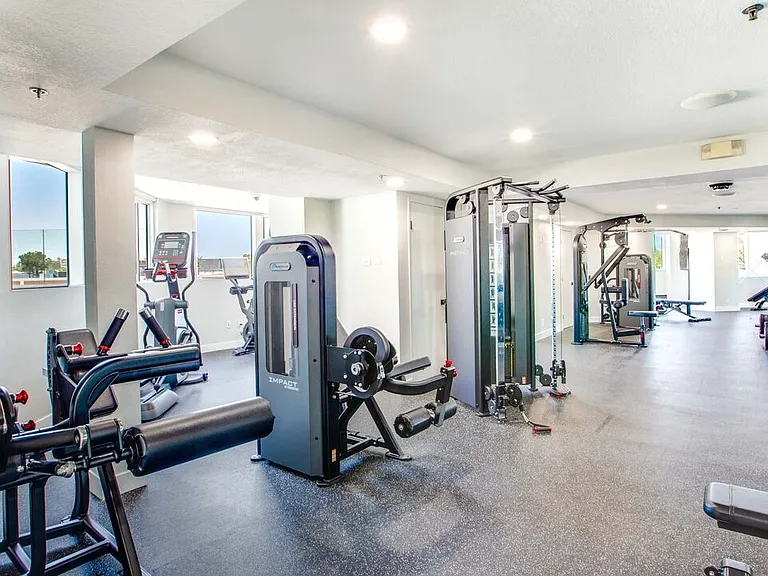 7660 Beverly Blvd #407 — Photo 13