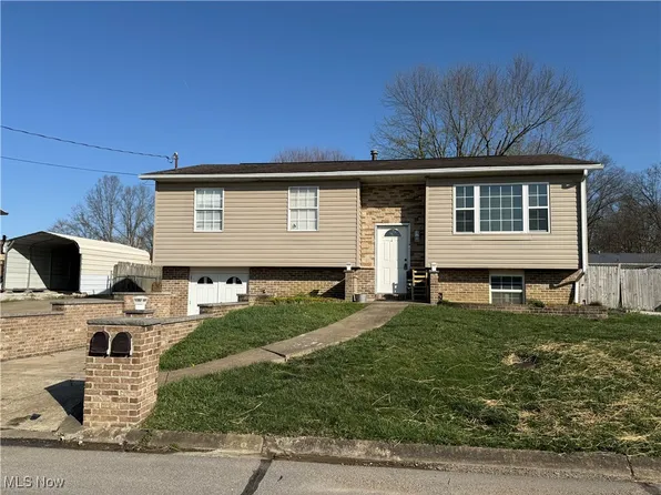 255 Washington Dr, Mineral Wells, WV 26150