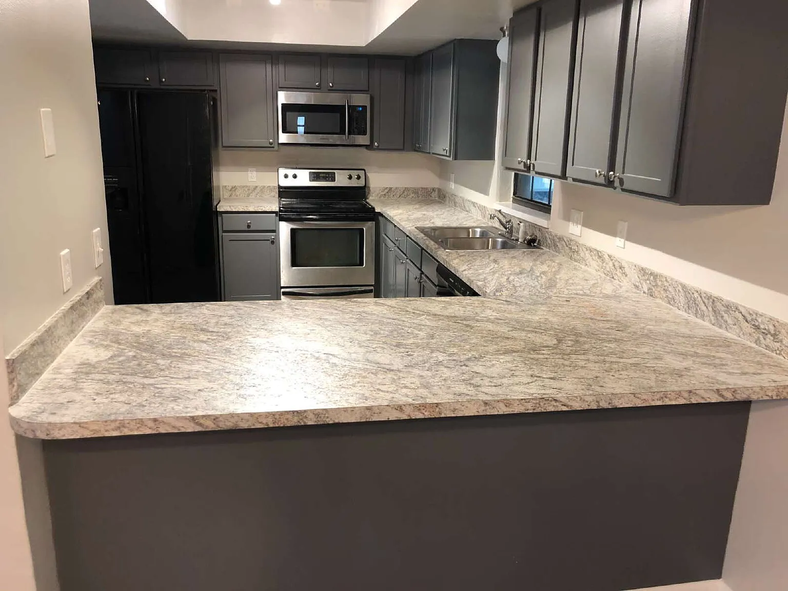 4 bed, 2.0 bath, 2071 sqft, $2,295 — Photo 3