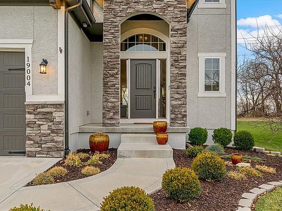 2nd image of 19004 Skyview Ln