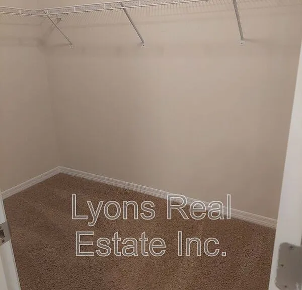 326 SW 24th Pl — Photo 12