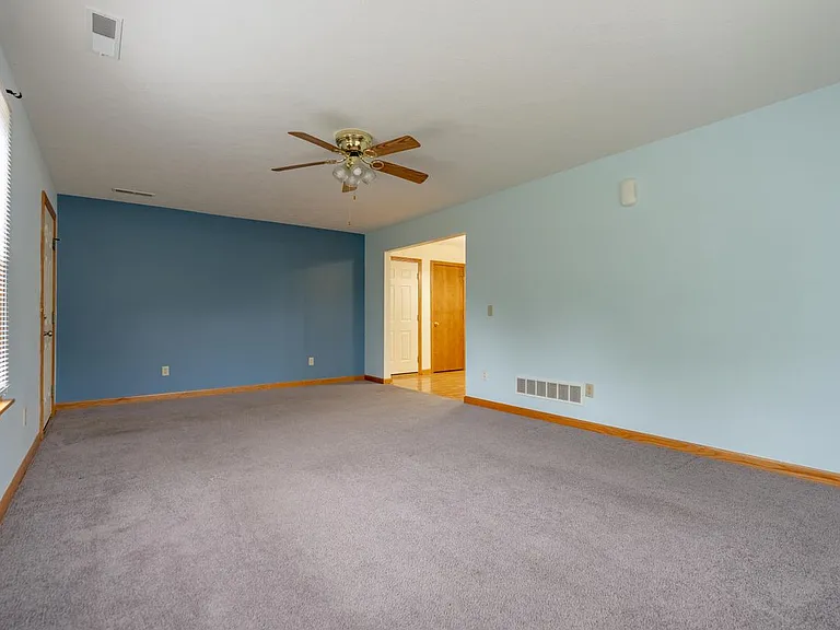 2919 Cliftmont Ave NE — Photo 2