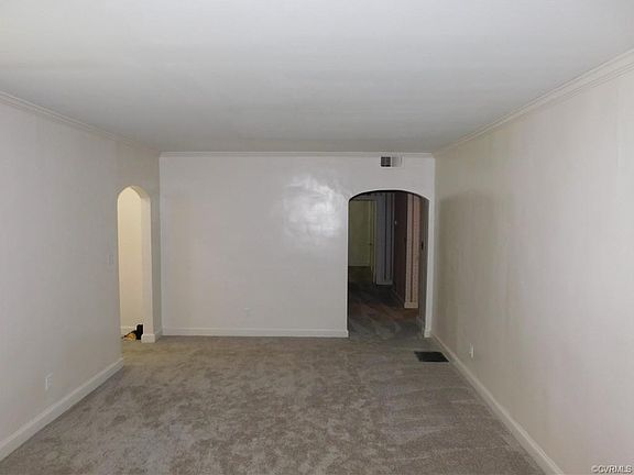 3rd image of 2408 W Broadway