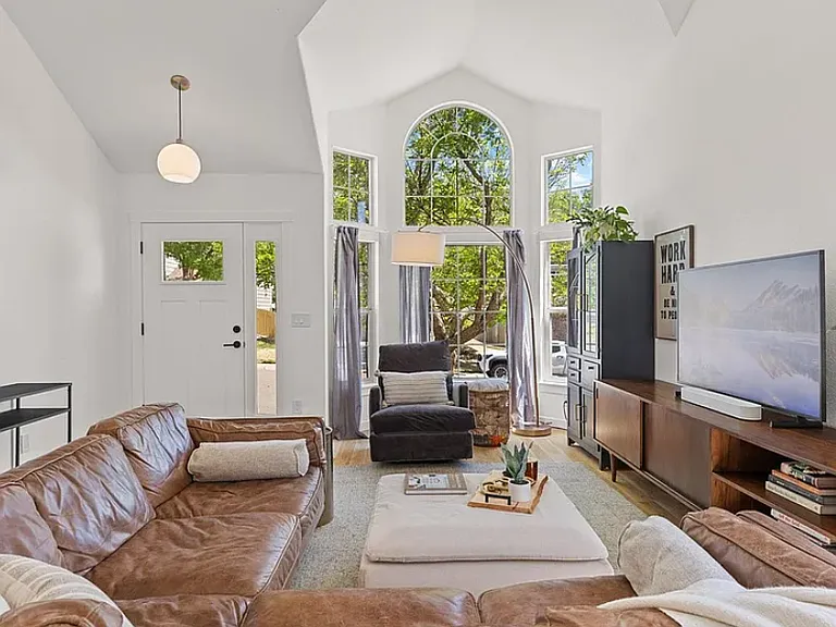 2297 Bristol St — Photo 7