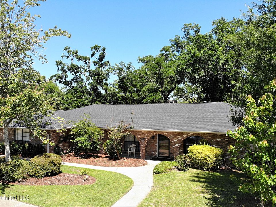1st image of 605 Parkwood Dr