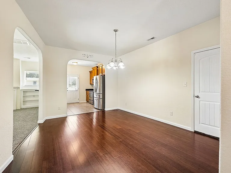 5003 Clifton St — Photo 8