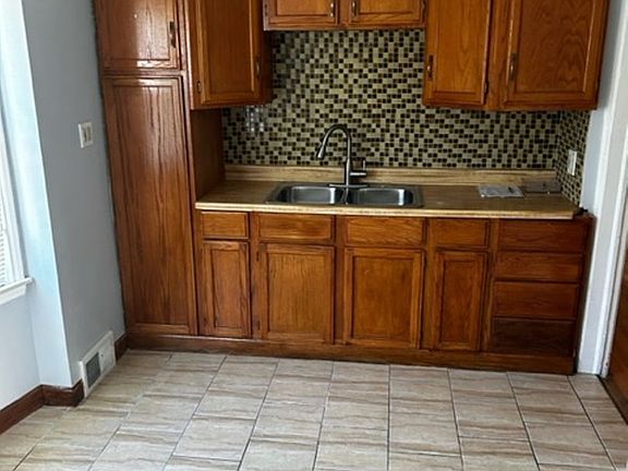 4th image of 25468 Lehigh St