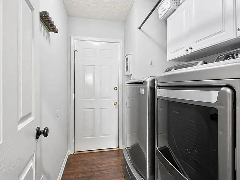4015 Delamar Dr — Photo 24