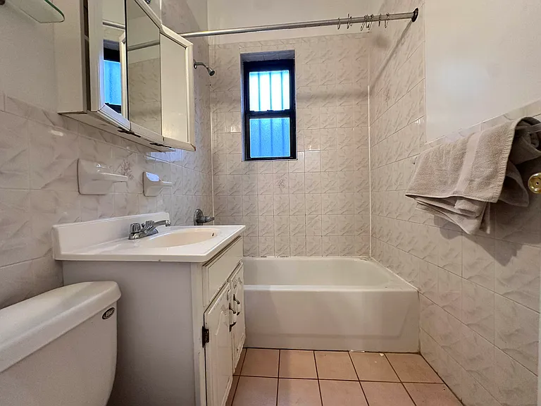 41 W 64th St #5D — Photo 3