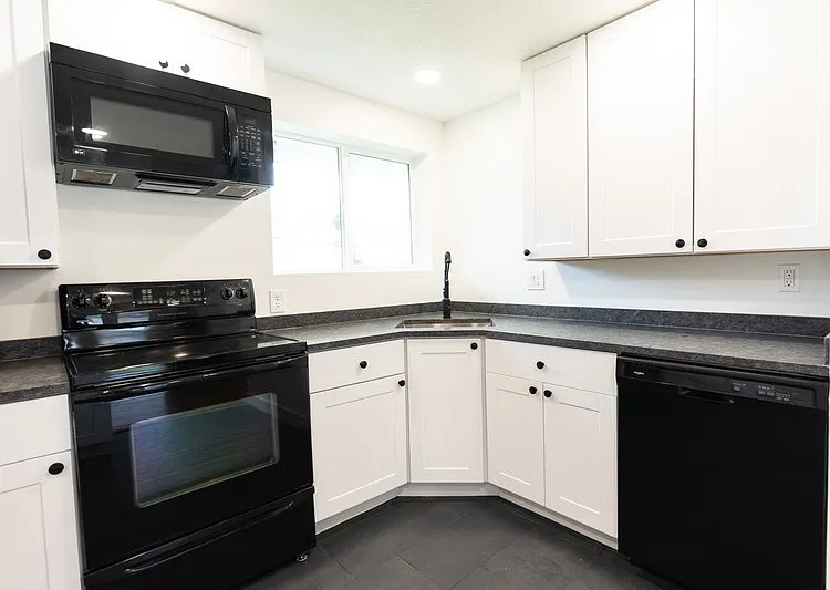 Newly Remodeled Single Level Sandy Home — Photo 2