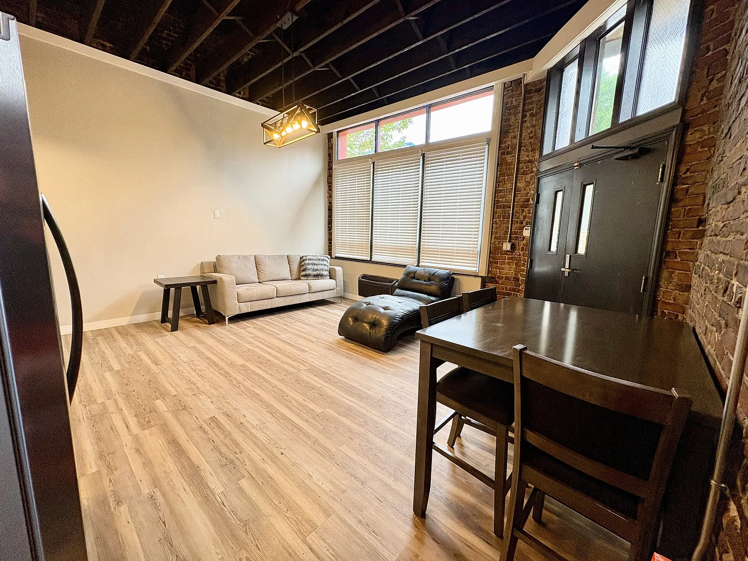 1018 Missouri Ave — Photo 1
