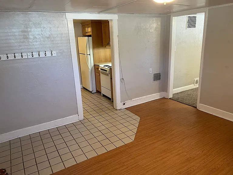 1064 E Hollywood Ave — Photo 7