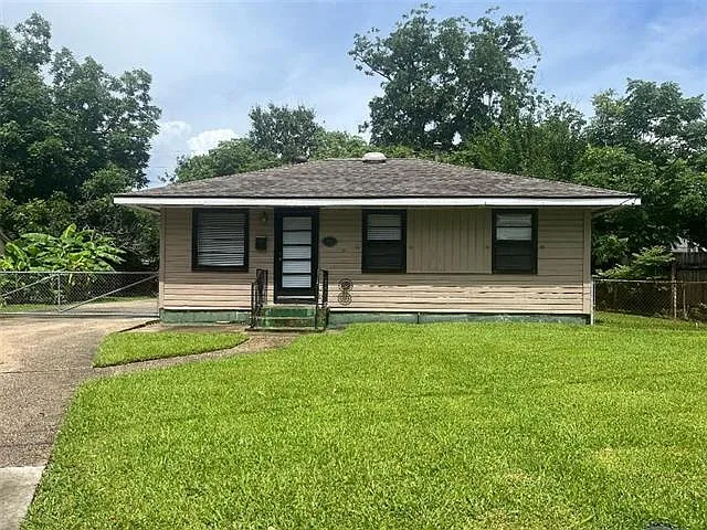 3 bed, 1.0 bath, 896 sqft, $1,500 — Photo 1