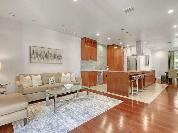 3rd image of 72 SE 6th Ave E #Townhouse C