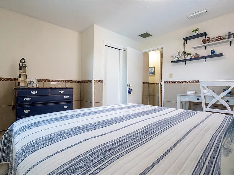 2140 Pinehurst St — Photo 16