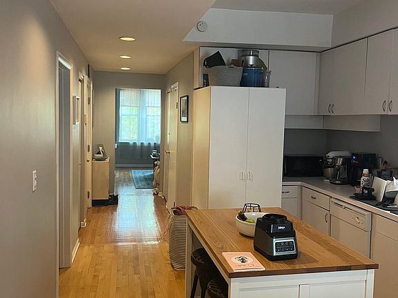 3rd image of 2241 W McLean Ave APT 2