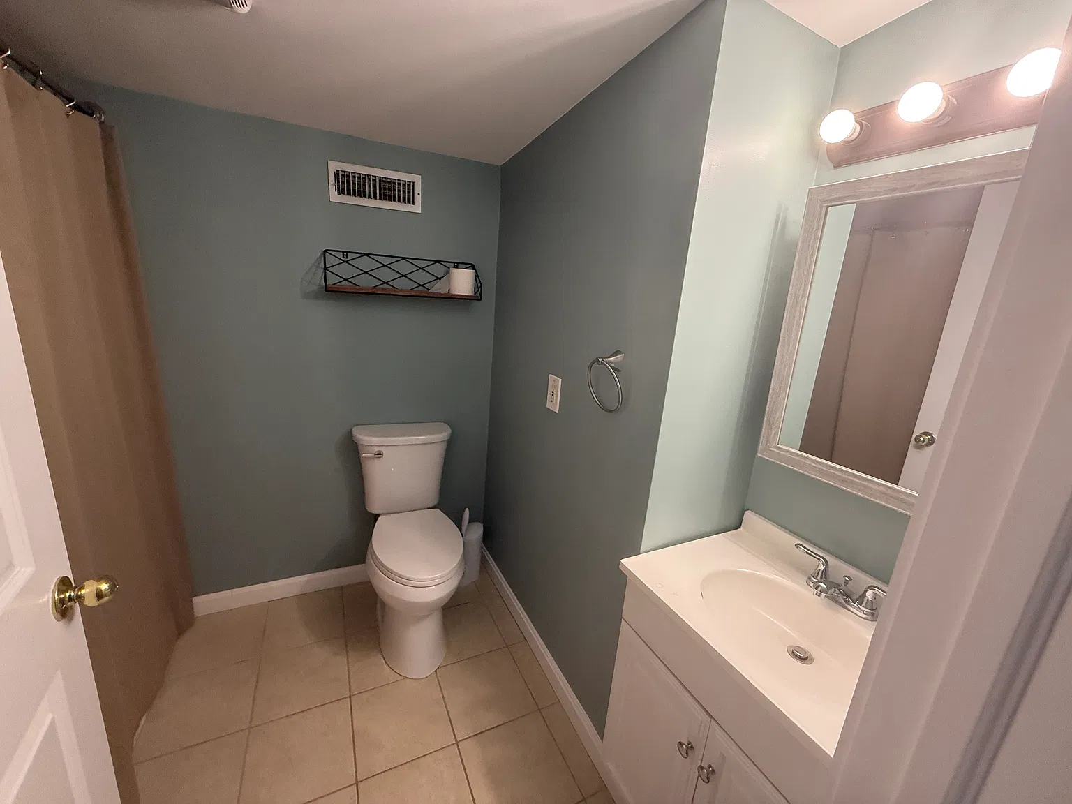 2 bed, 850 sqft, $2,300 — Photo 3