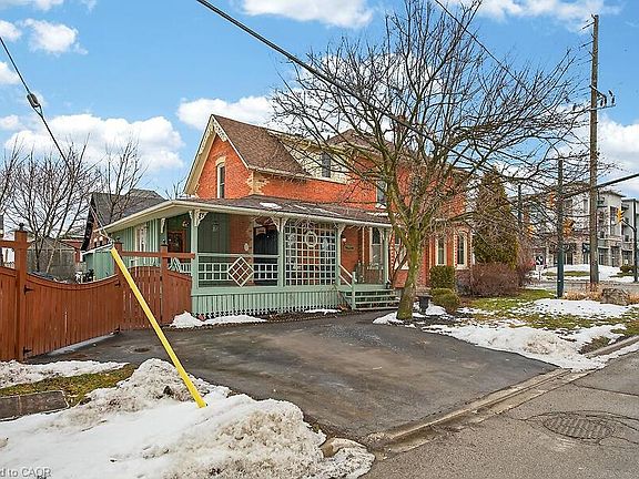 3rd image of 149 Argyle St N