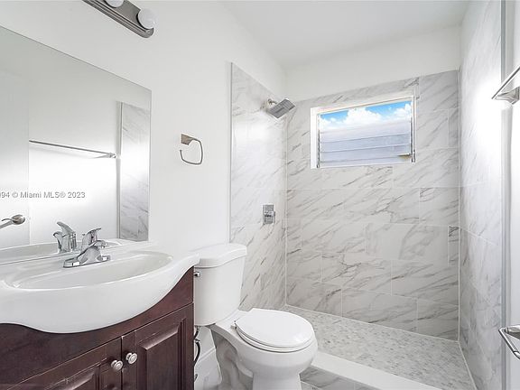 4th image of 2025 Calais Dr #6