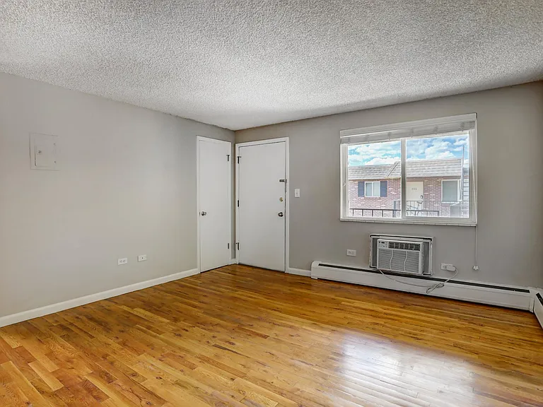 140 S Ogden St — Photo 13