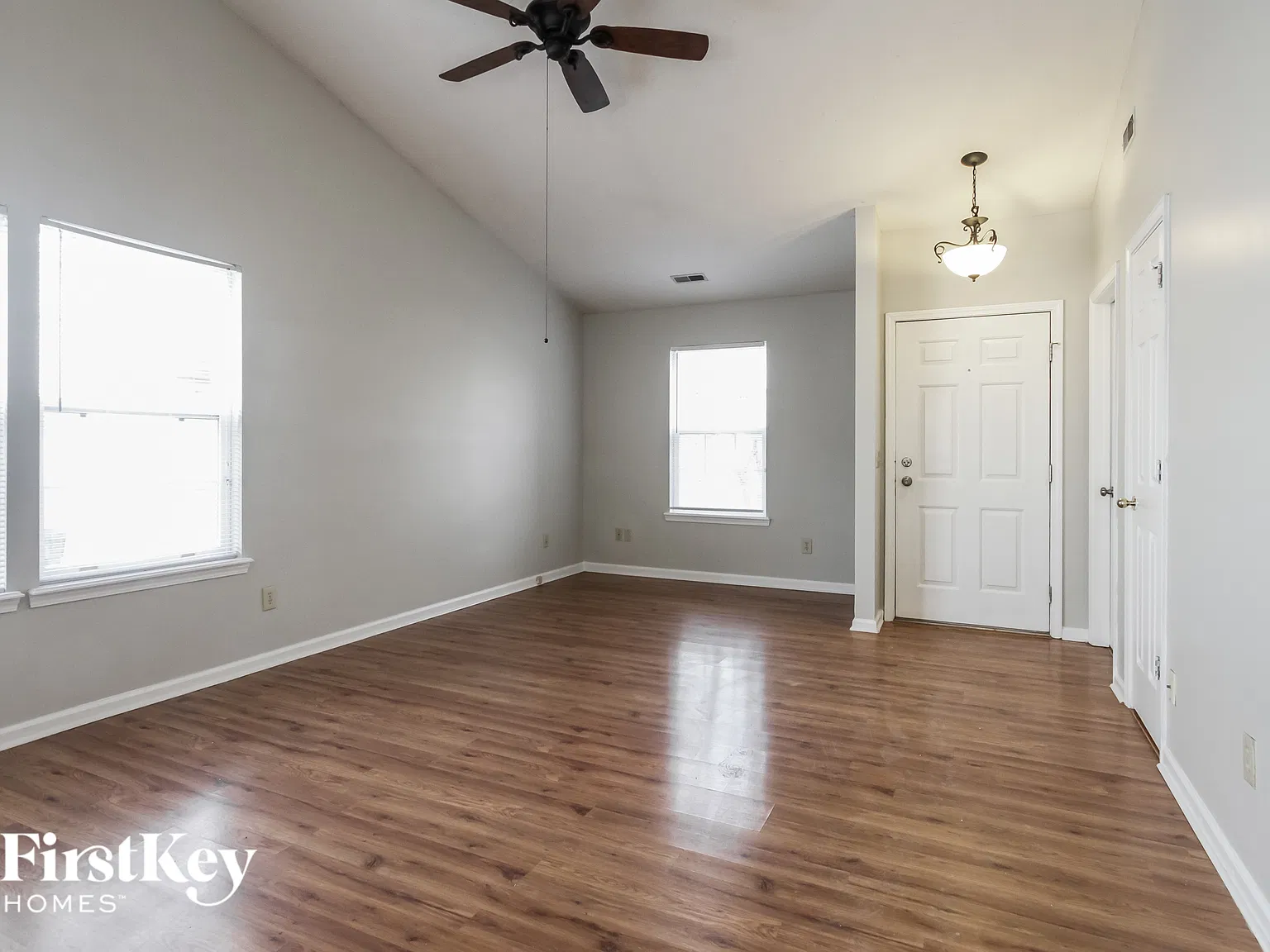 3 bed, 2.0 bath, 1107 sqft, $1,830 — Photo 2