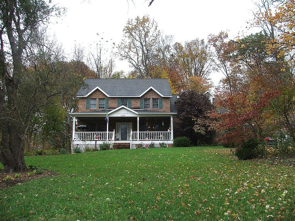1st image of 1237 Olde Oaks Dr