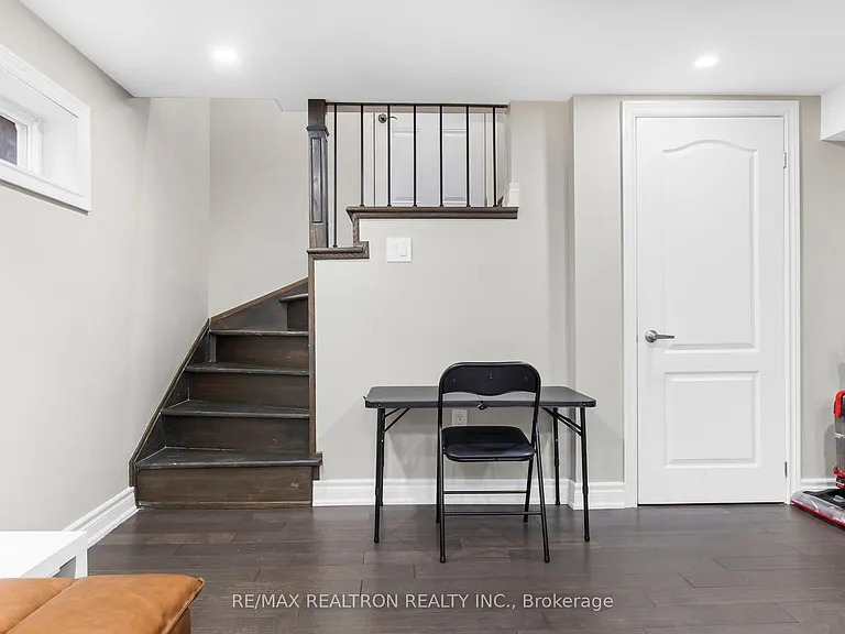 1141 Ritson Rd S — Photo 10