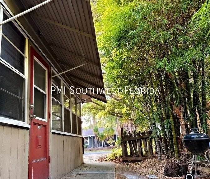 566 S Pelican Dr — Photo 4