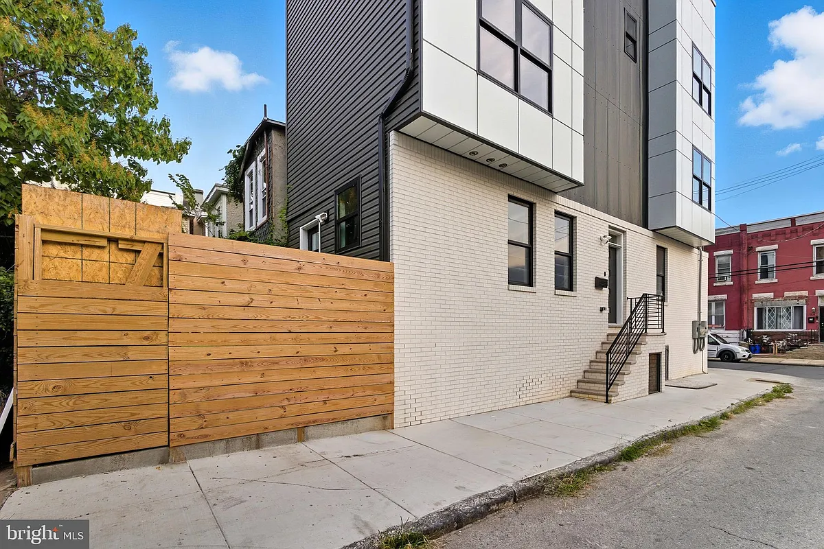 Building Photo - 2713 W Montgomery Ave #A