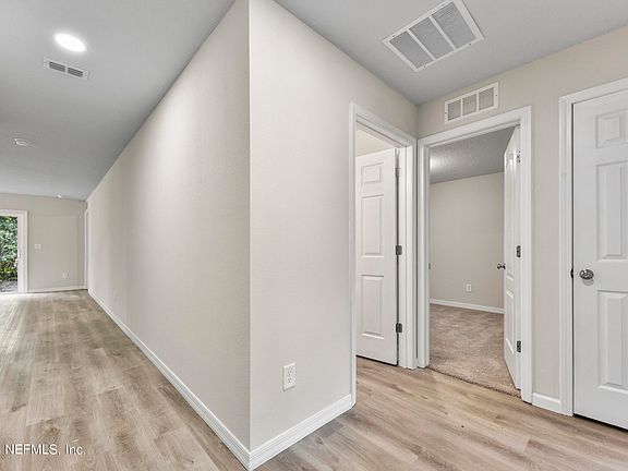 4th image of 550 E 60TH Street
