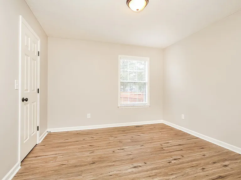 300 Southlake Dr — Photo 14