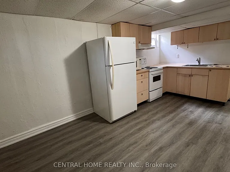 100 Burbank Dr — Photo 31
