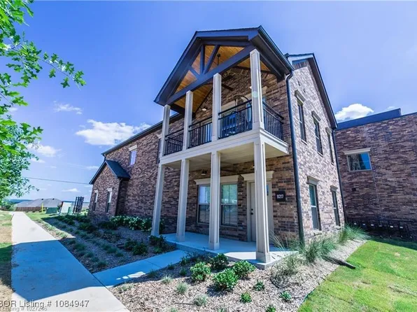 9217 Ra Young Jr Dr, Fort Smith, AR 72916