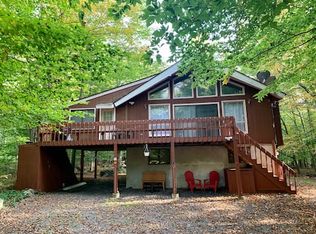 121 Lyman Ln, Gouldsboro, PA 18424