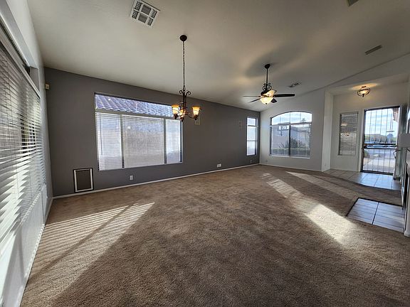4th image of 21 S Forest Dr