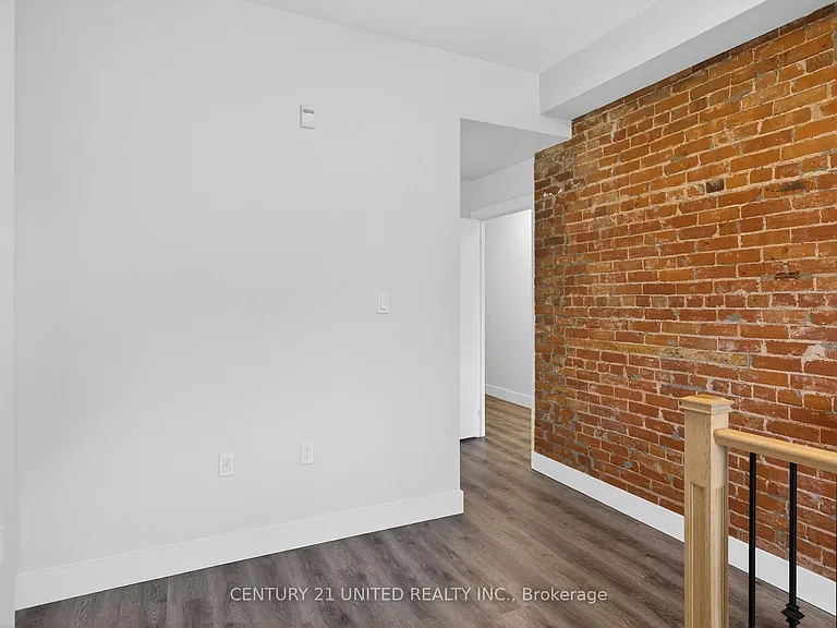 475 George St N #201 — Photo 10