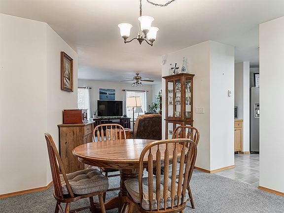 4th image of 405 Summit Ridge Dr