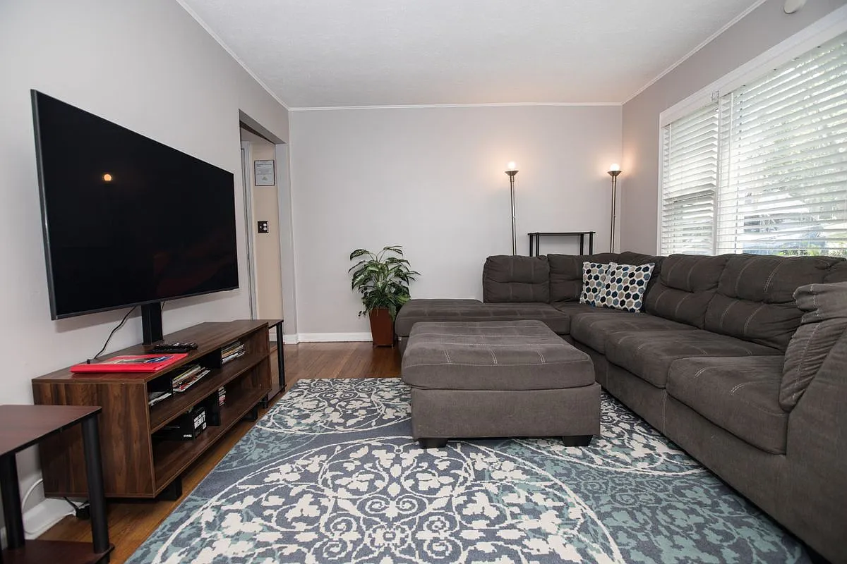 2 bed, 1.0 bath, 768 sqft, $3,203 — Photo 1