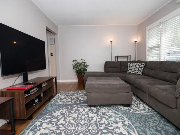 8604 W 57th St, Overland Park, KS 66202