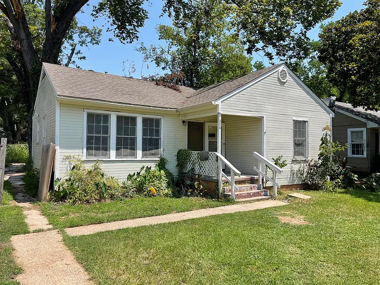 206 E McCormick St — Photo 1