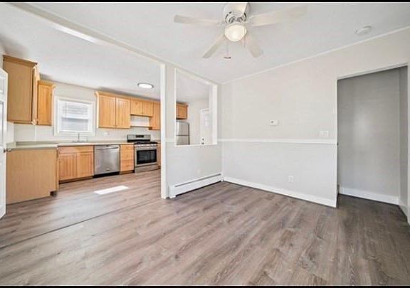 4th image of 164 Darrow St